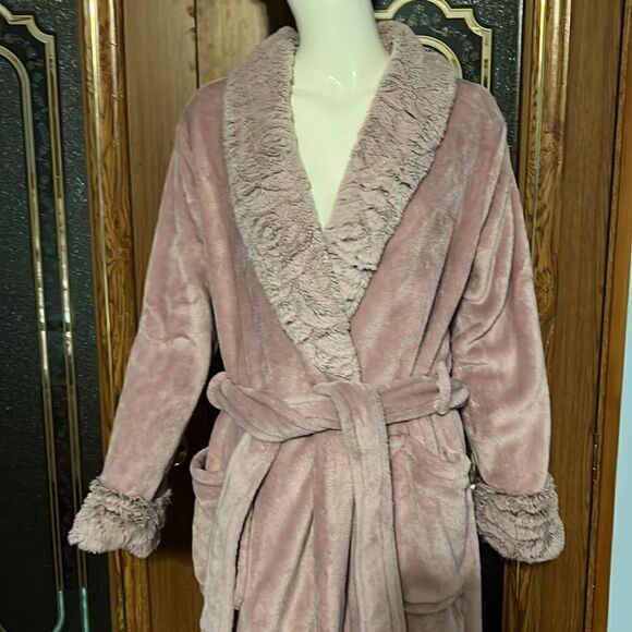 Carole Hochman Robe   - Picture 2 of 10